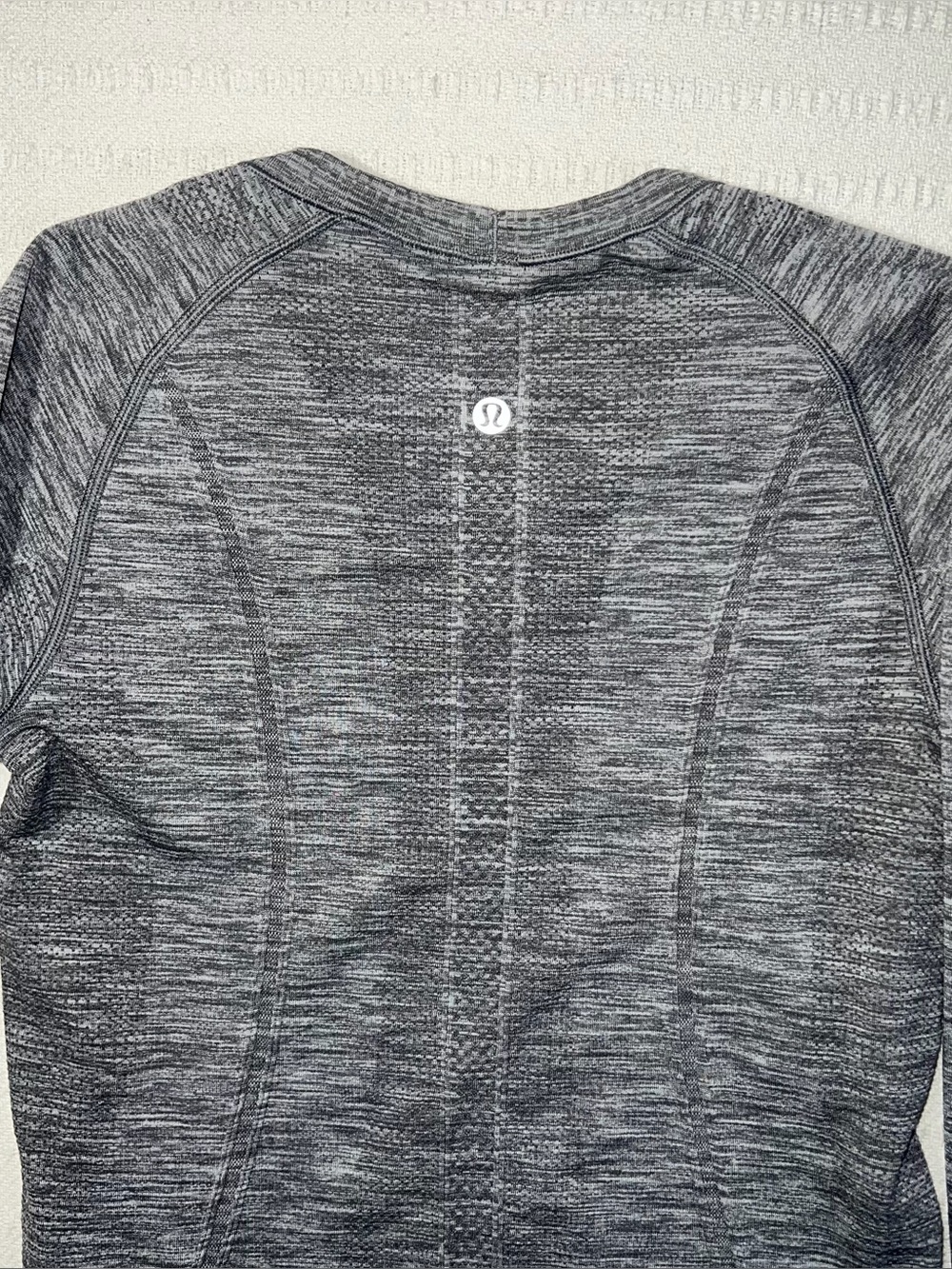 Lululemon Womens Swiftly Quick Dry Long Sleeve Top 6 Athleisure Training Sports - Picture 3 of 4